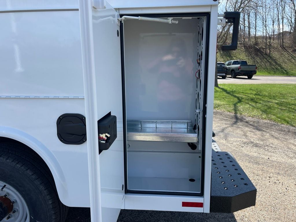 2026 Ford E-350SD Base Cutaway