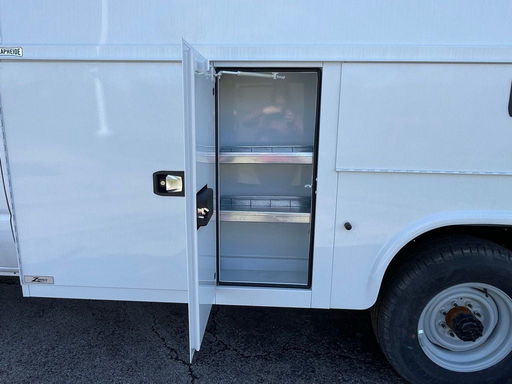 2026 Ford E-350SD Base Cutaway