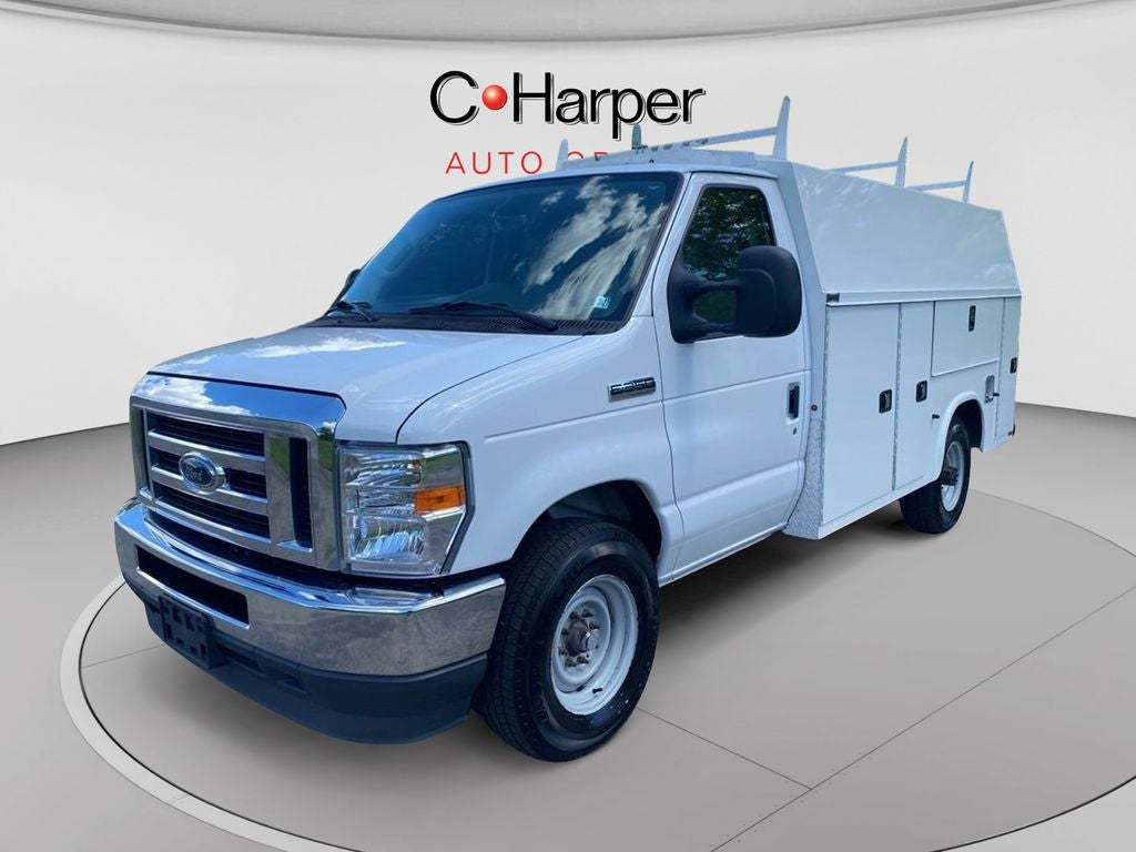 2022 Ford E-350SD Base Cutaway