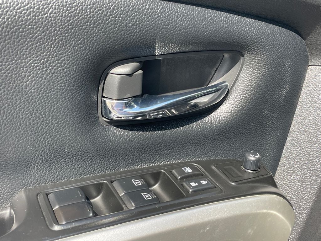 2023 Nissan Titan SV