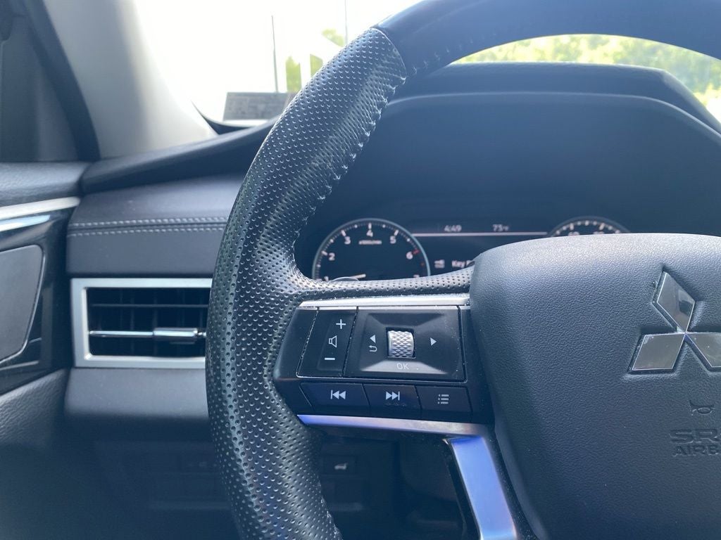 2023 Mitsubishi Outlander SE