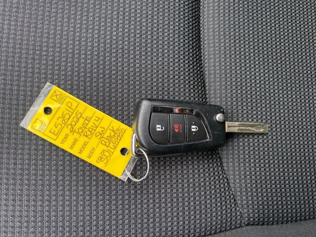 2025 Toyota RAV4 Hybrid LE