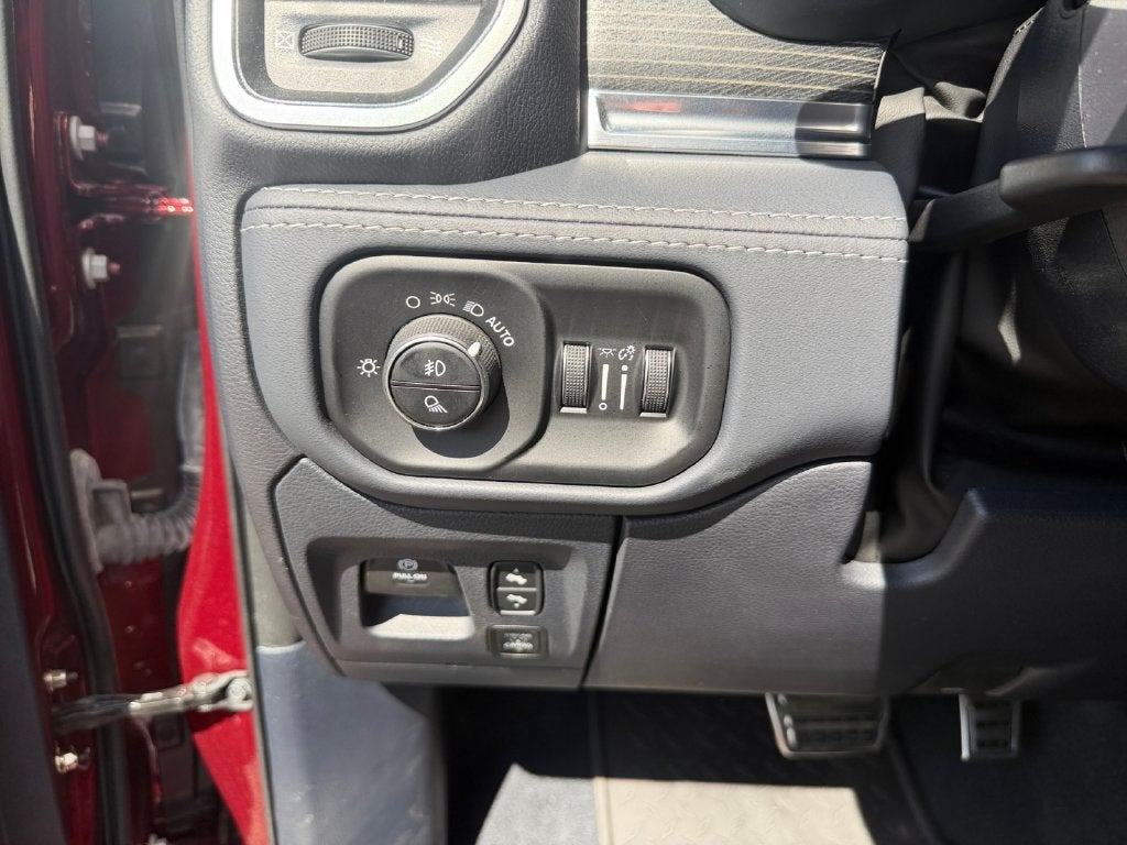 2023 RAM 1500 Limited Crew Cab 4x4 5'7" Box