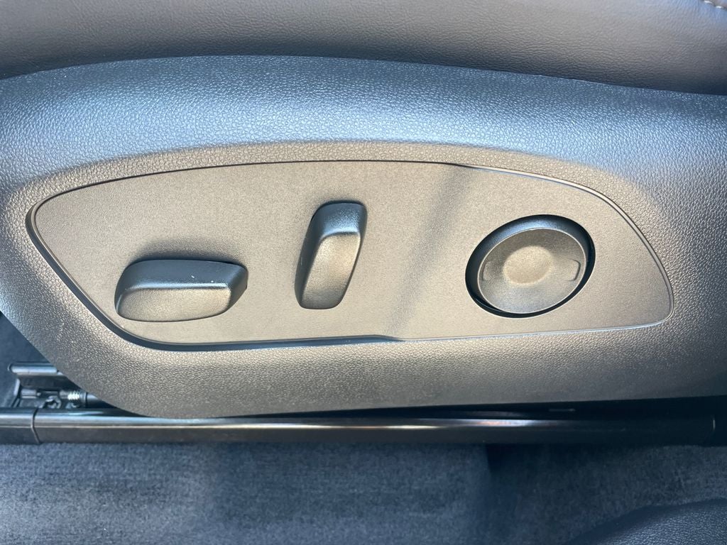 2025 GMC Acadia AT4