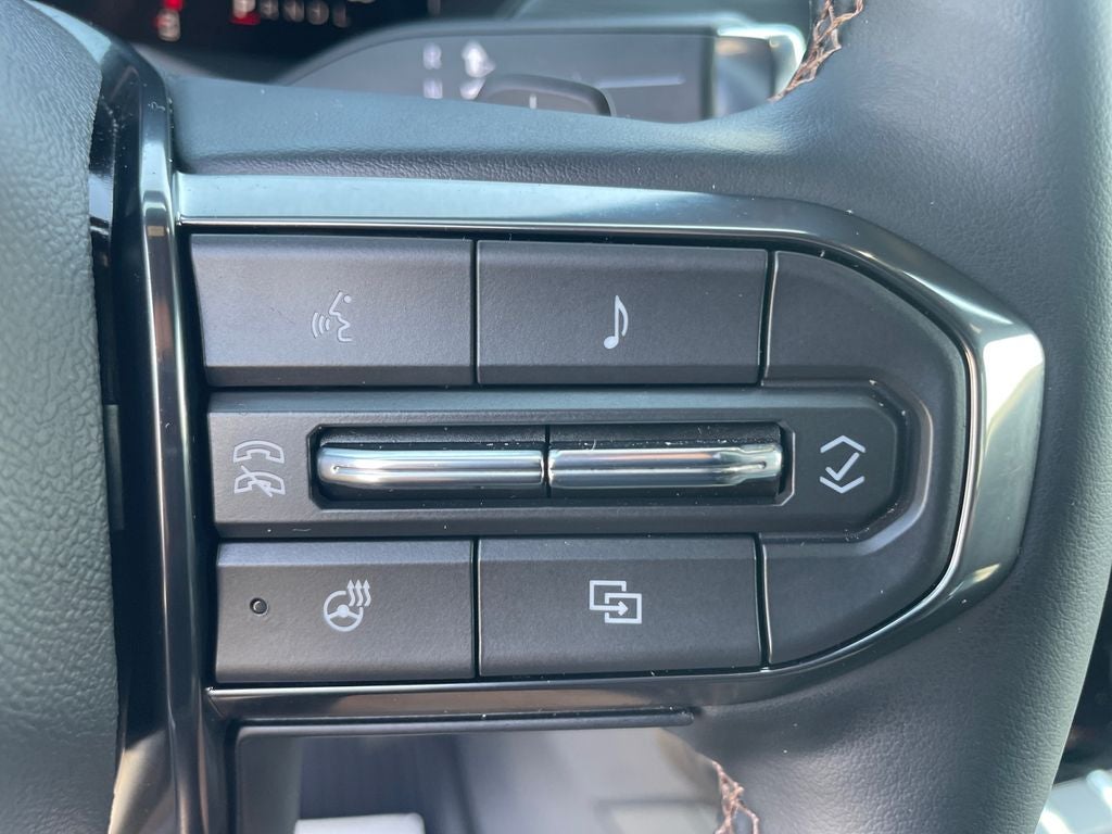 2025 GMC Acadia AT4