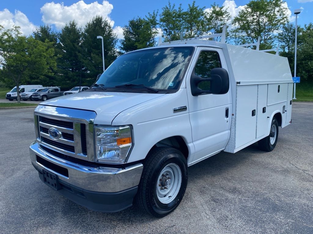 2022 Ford E-350SD Base Cutaway