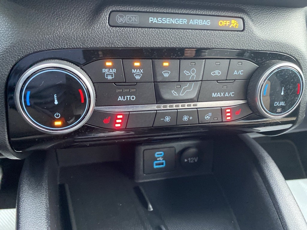 2022 Ford Escape Titanium