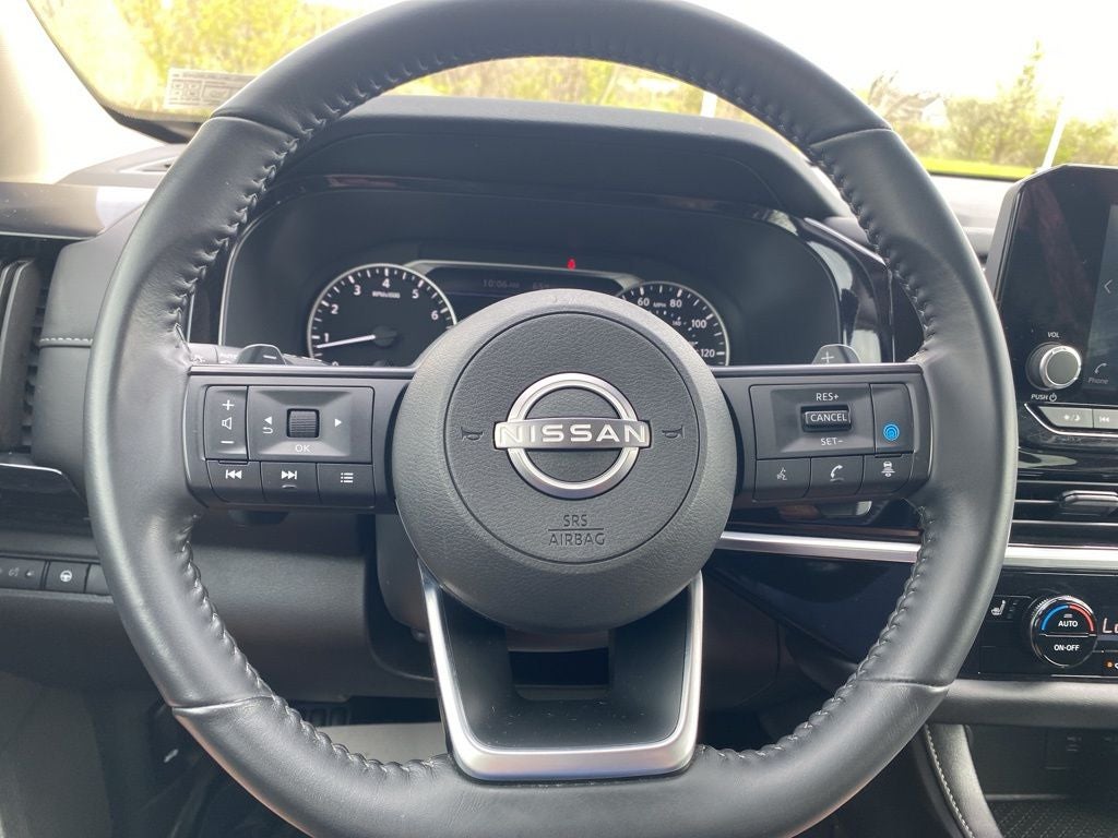 2024 Nissan Pathfinder SV