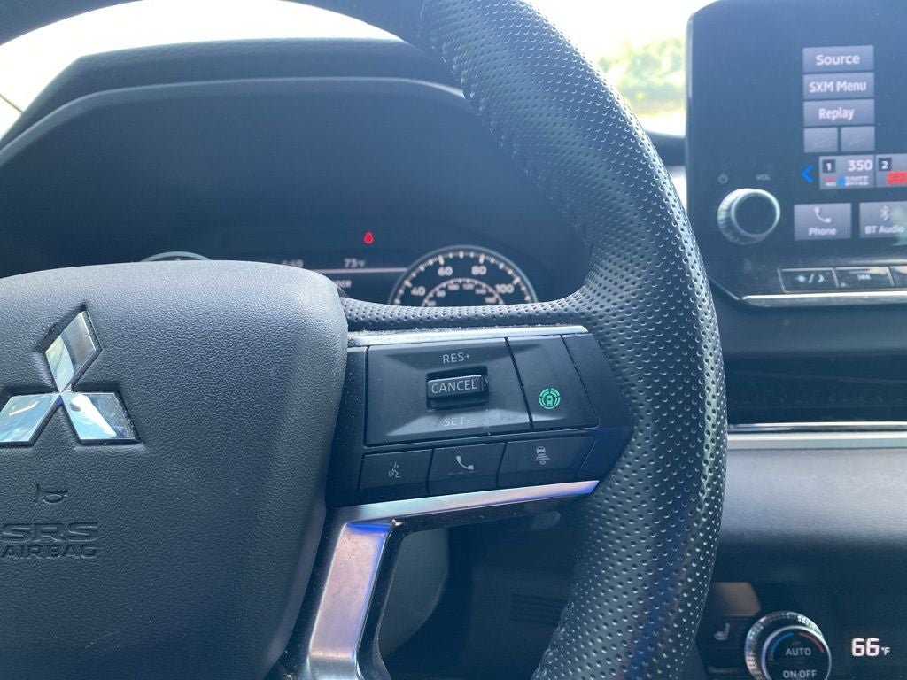 2023 Mitsubishi Outlander Base