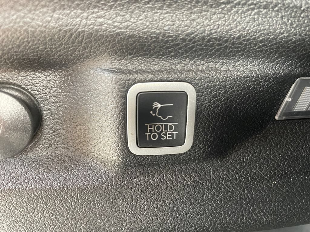 2023 Jeep Grand Cherokee L Laredo 4x4